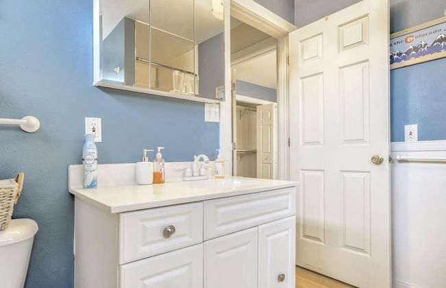 2BR Central Location Big Backyard & Dog Friendly! - Photo 20