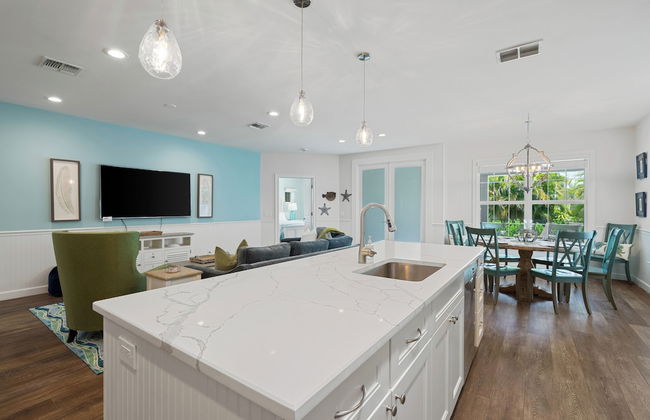 Sardinia Vacation Rental: Delightful Coastal Home near Vanderbilt Beach. Relax in a Private Pool and Spacious 4-BR Retreat with Modern Amenities. Ideal for Families. Minutes from Mercato and Local Attractions - Foto 21