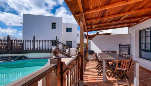 Casa Hibiscus - Shared Pool and BBQ - Close to Seafront Promenade By Lanzarote Vacation Homes - Foto 4
