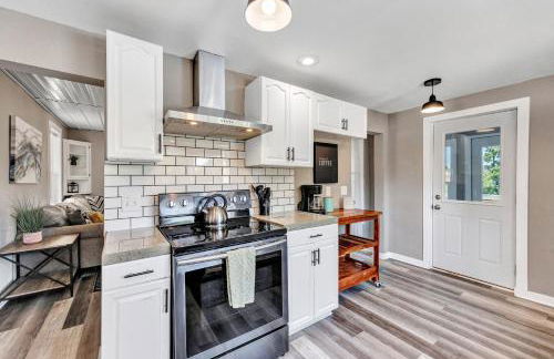 Lazy River Villa - Hottub! Fenced Yard! Fire Pit! - Foto 8