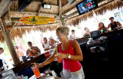 Village Breeze - Heated Pool, Private Patio, Village and Beach! - Foto 14