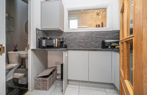 Caledonia House- Luxurious Sea View House Near Edinburgh by Urban Haggis Stays - Foto 31