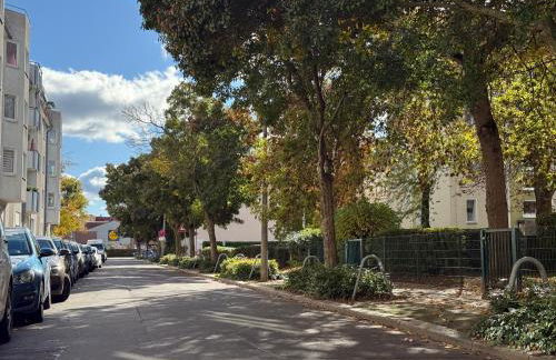 Cozy Jungle Magdeburg - Modernes Apartment mit eigenem Parkplatz - Foto 16