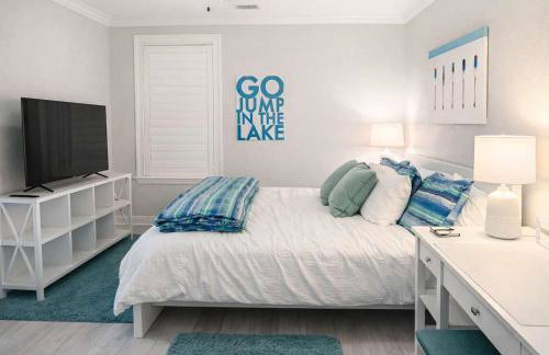 Lakefront Horseshoe Bay Resort Shared Pool Dock - Photo 16