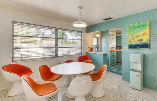 Lanai and Pet Friendly! Retro-Chic Sarasota Home! - Foto 8