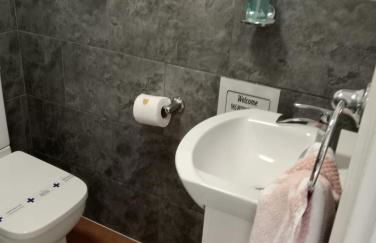 Private Couples hideaway with hot tub - Photo 17