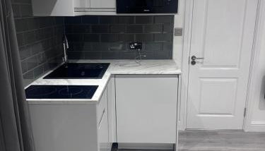 Exclusive, newly built detached garden studio, private and self-contained, within family home grounds - Foto 3