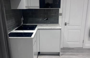 Exclusive, newly built detached garden studio, private and self-contained, within family home grounds - Foto 3