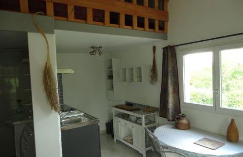 Studio idépendant au rez de chaussée d'une longère , terrasse , jardin - Photo 4