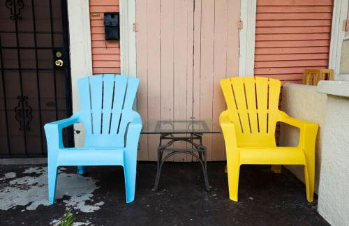 Near bustling Magazine St with bikes - Foto 1