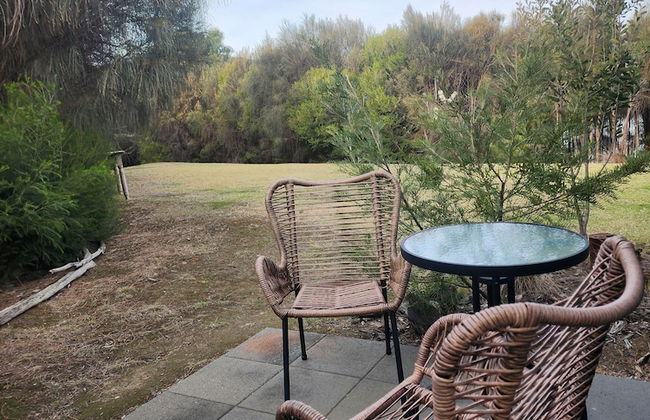 Flotsam Studio Accommodation - Photo 32