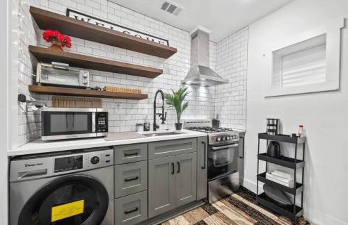 Lux Stay's Modern Loft Style Tiny Home in ATL - Foto 45