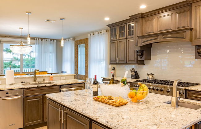 Spacious 6BR Beach Home With Elevator Decks - Ideal for Family Holidays Winter Escapes - Foto 23