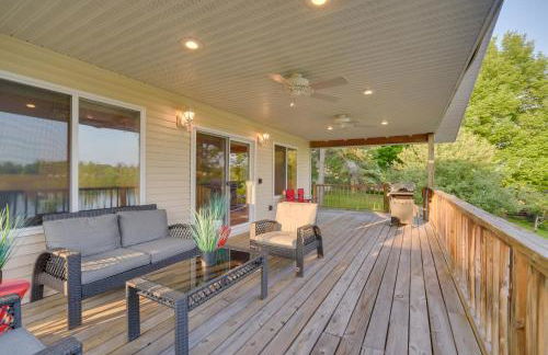 Lakefront Birchwood House with Deck and Fire Pit! - Foto 30