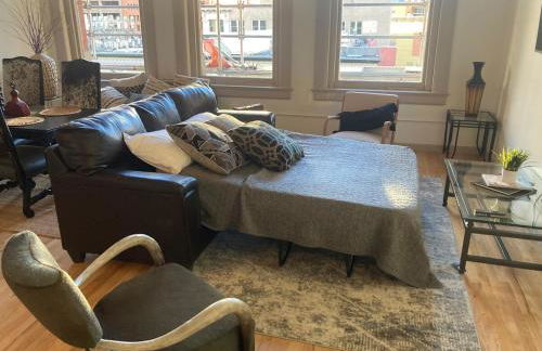 The Elevated Gallery - Historic Loft - Heart of Downtown - 98WalkScore - Foto 4