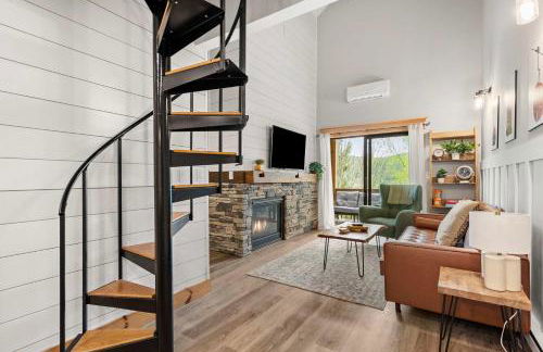 Renovated Ski In Out Condo King Bed Patio Grill - Foto 12