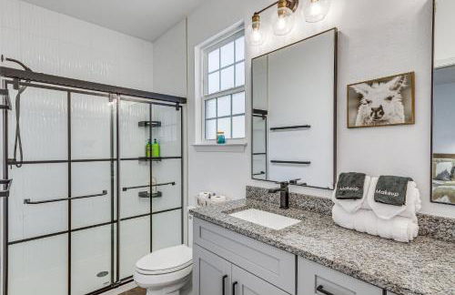 Modern Pensacola Vacation Home with Private Pool! - Foto 16