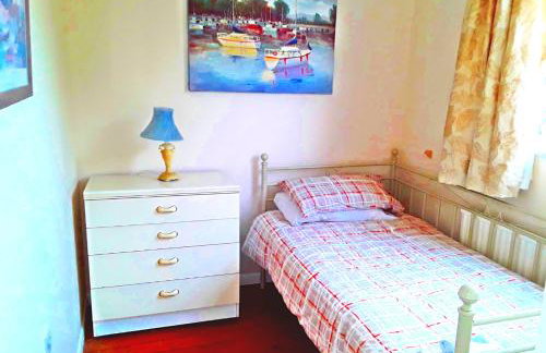 Stunning Holiday Cottage nr Skegness in Sunny Chapel St Leonards Just mins from the Beach & Attractions - Perfect for Couples & Family's who love to Relax but want Exciting Adventures nearby! Large Pet Friendly garden! - Photo 21