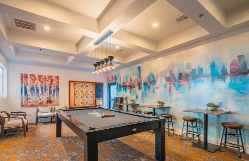 Amiable 2BD King Bed with Pool, Hot Tub, Gym, Parking - Foto 4