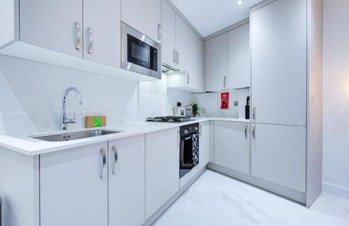 Hybrid Resi - Uxbridge, On-site car or van parking, near London Heathrow Airport - Photo 72