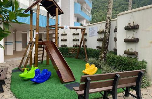 Apto com ar-cond e piscina a 100m mar praia da Enseada - Foto 58