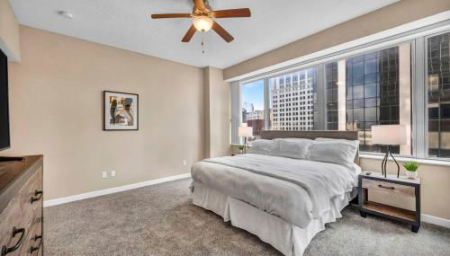 Downtown Flat w/ LAKE VIEW: Walk 2 Stadiums/Arenas - Foto 4