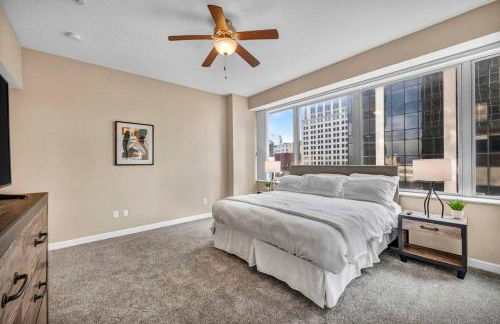 Downtown Flat w/ LAKE VIEW: Walk 2 Stadiums/Arenas - Photo 4