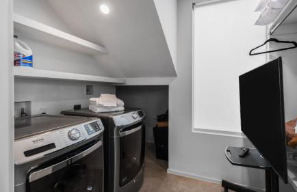 Sleeps 32 Private Compound w Putting Green Bouldin Collective by AvantStay - Foto 28