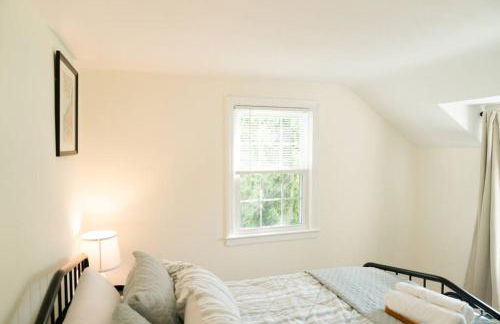 5-star Renovated 3BR Home & Backyard Deck near SU & Hospitals - Foto 31