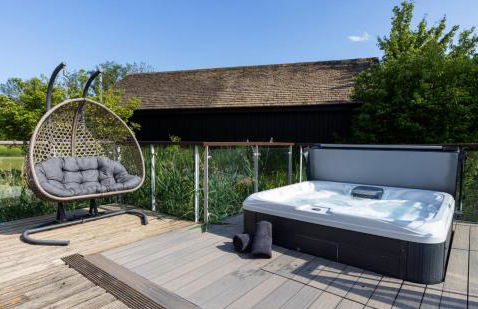 Garden Villa CW70 HOT TUB Lakeside Spa - Foto 3