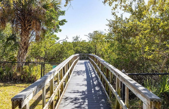 Steps to Beach Heated Pool - Foto 39