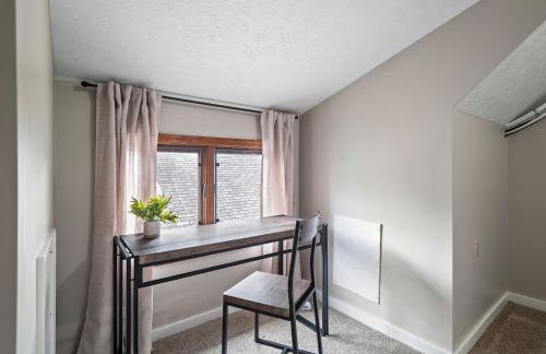 Entire Duplex w Historic District and Sleeps 12 - Foto 25