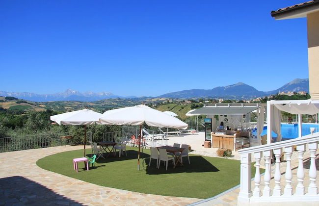 Villa with Salt Water & Heated Pool & Hot Tub near sea - Foto 58