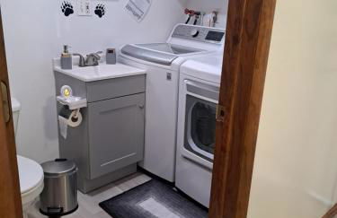 Fun Home in Pocono with Gameroom-Firpit-BBQ Grill-TV and AC in all rooms - Foto 52