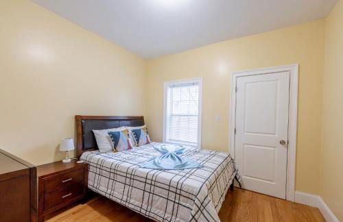 233-1 4BR Boston - Cozy Apt near MBTA Station - Photo 12