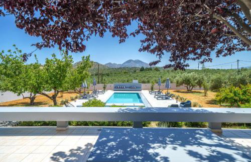 Nostra Terra Villa, 2-acre Secluded Nature Escape with Heated Pool, By ThinkVilla - Foto 24