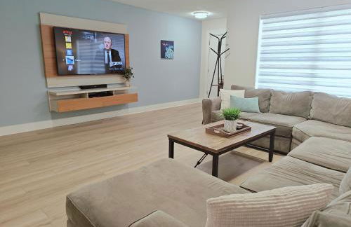 Spacious Upadated 2 King Beds Pets Welcome With Large Private and Fenced Yard Minutes to Beaches - Foto 5