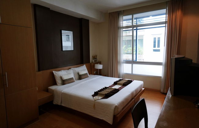 Silom convent garden - Photo 11