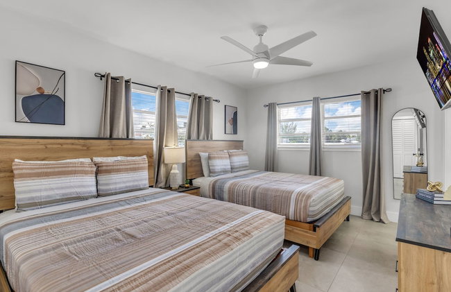 Bayview Regency Apartments By Lowkl - Photo 47
