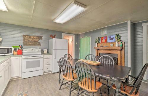 Lil Red Hen Cottage in the Boone Area with Hot Tub - Foto 7