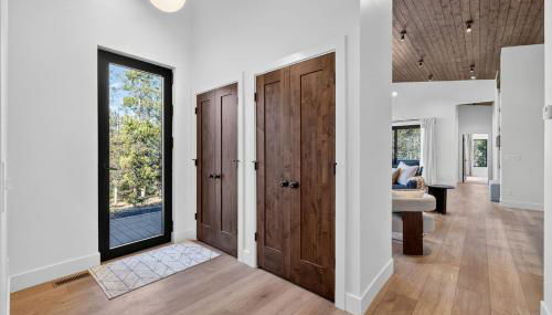 The Luxe House | Upscale Cabin w/ Hot Tub & Fire Pit! - Foto 5