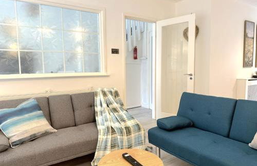 Serene 3-Bedroom Family Rochdale Home with Garden - Foto 16