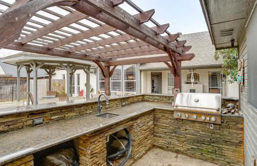 Group-Friendly Burleson Getaway with Outdoor Oasis - Foto 29