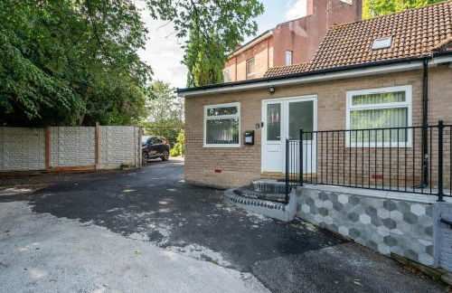 Modern 4-Bed Retreat in Prestwich, Perfect for Weekend Getaways - Foto 17