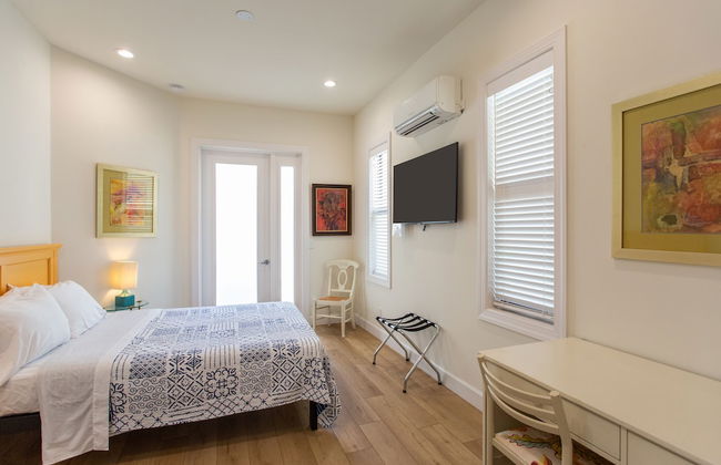 Sorrento Luxury Vacation Home: Expansive 5-Bedroom, 4.5-Bath Retreat with Private Pool, Hot Tub, and Pet-Friendly Accommodations – Just a Short Walk from Stunning Vanderbilt Beach - Foto 8