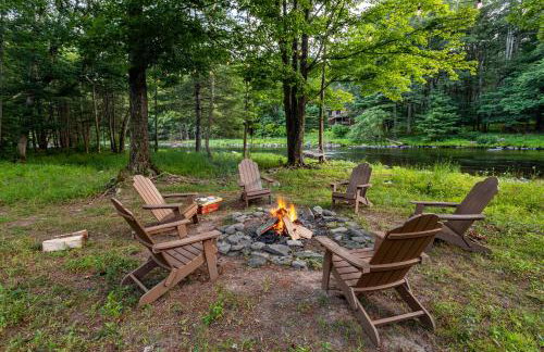 Riverfront Retreat Hot Tub, Firepit & Pool Table - Photo 5