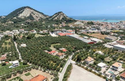Cantouni Villa, Luxury 5BR Retreat with Pool & Jacuzzi Near Town by Villa Mana Gers - Photo 67