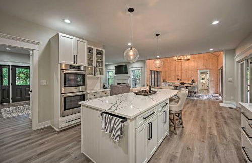 Luxury Family Home with Deck, Swim Spa and Grill! - Foto 7