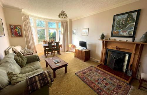 Beautiful 4BR Period Home With Spectacular Views - Pass the Keys - Photo 10