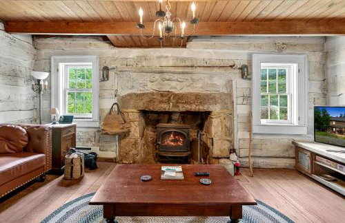 Historic Restored Farmhouse with Cowboy Cauldron Fire Pit Near Ice Mountain, Capon Bridge, West Virginia - Foto 8